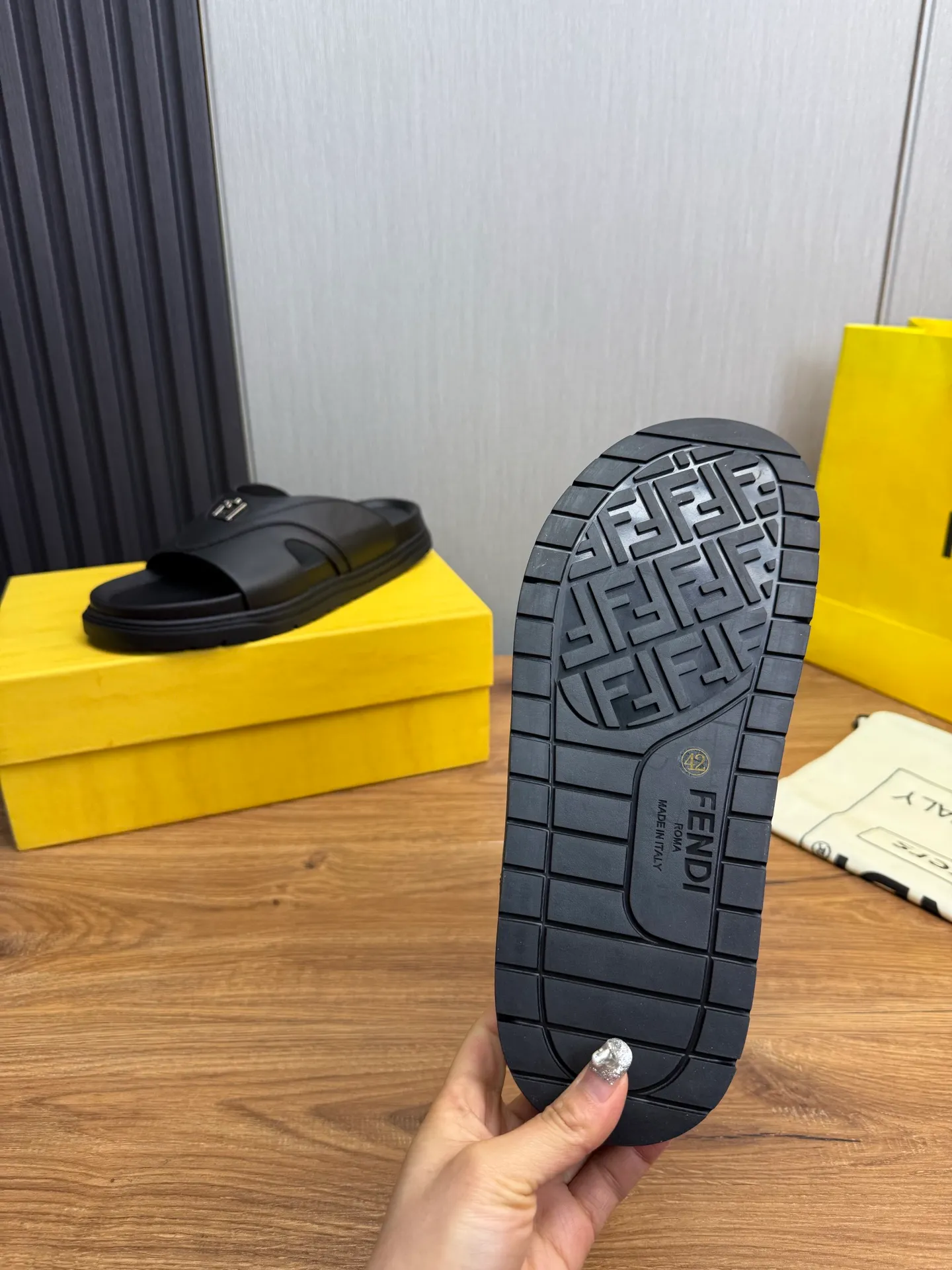 Men's shoes 💰400💰 Fendi men's slippers, made one to one on the FENDI official website, sizes 38-45 45 46 🉑️Customized!